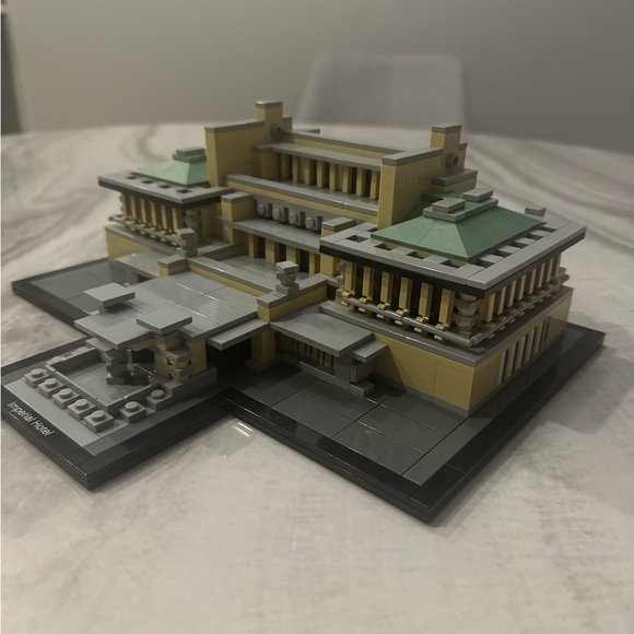 21017 LEGO Architecture Architect Series Imperial Hotel - Picture 4 of 4